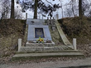 Pomnik poświęcony konspiratorom z „Parasola”, którzy stracili życie w wyniku potyczki pod Udorzem.