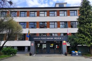 Szkoła Podstawowa im. Cichociemnych w Dębowcu.