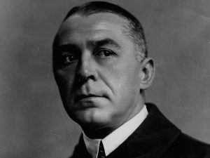 Kazimierz Junosza-Stępowskiego, portret z okresu międzywojennego. Źródło: Narodowe Archiwum Cyfrowe