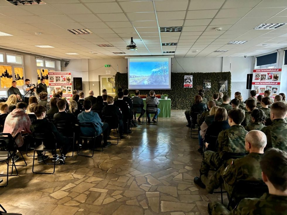 Na sali byli głównie uczniowie klas mundurowych.