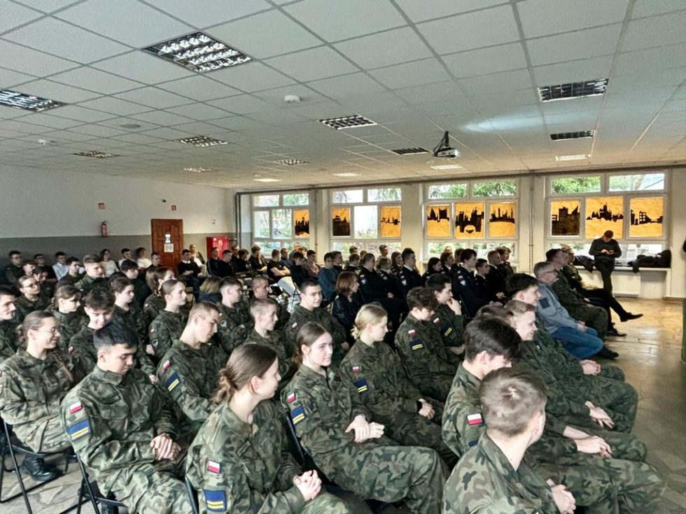 Na sali byli głównie uczniowie klas mundurowych.