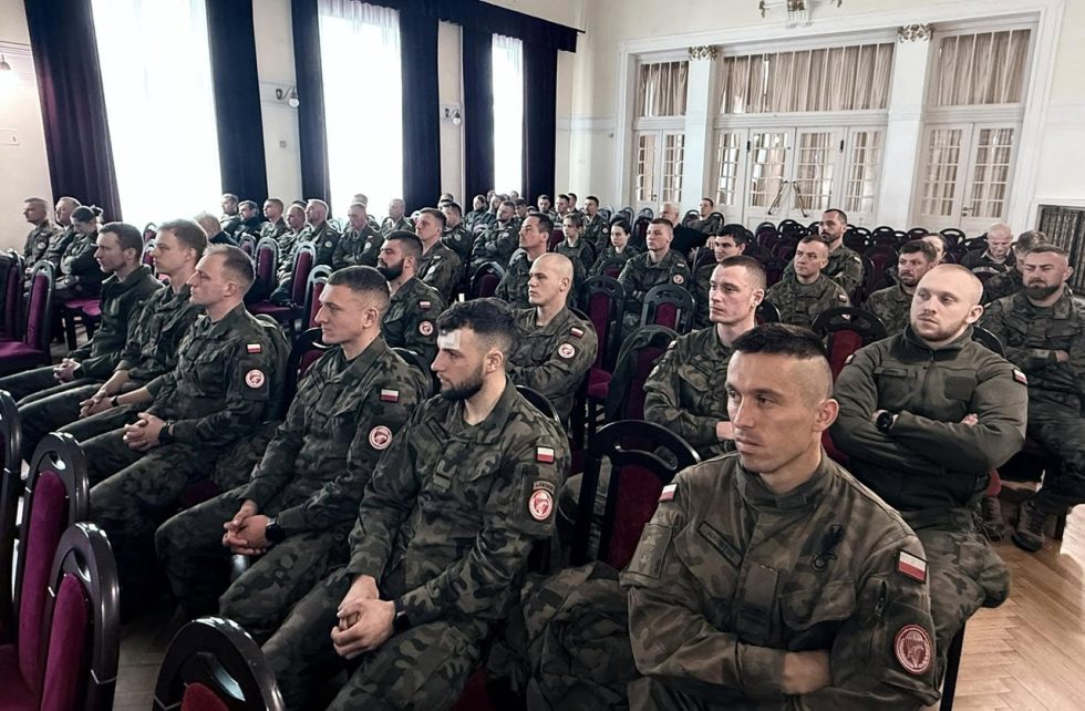 Wśród słuchaczy dominowali wojskowi.