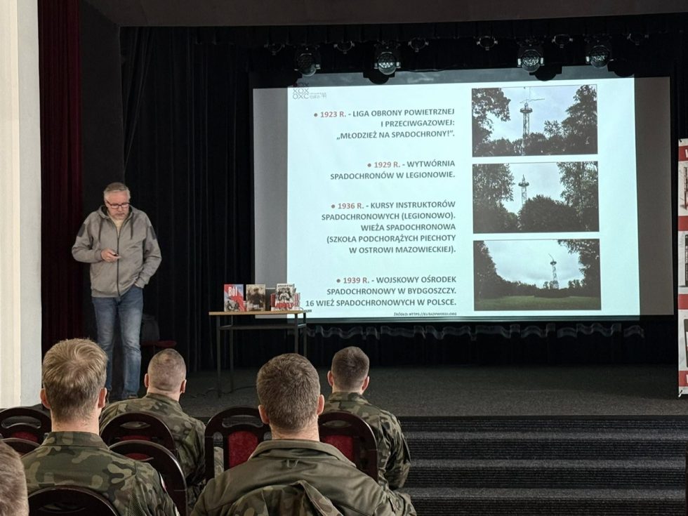 Było też trochę o historii spadochroniarstwa.