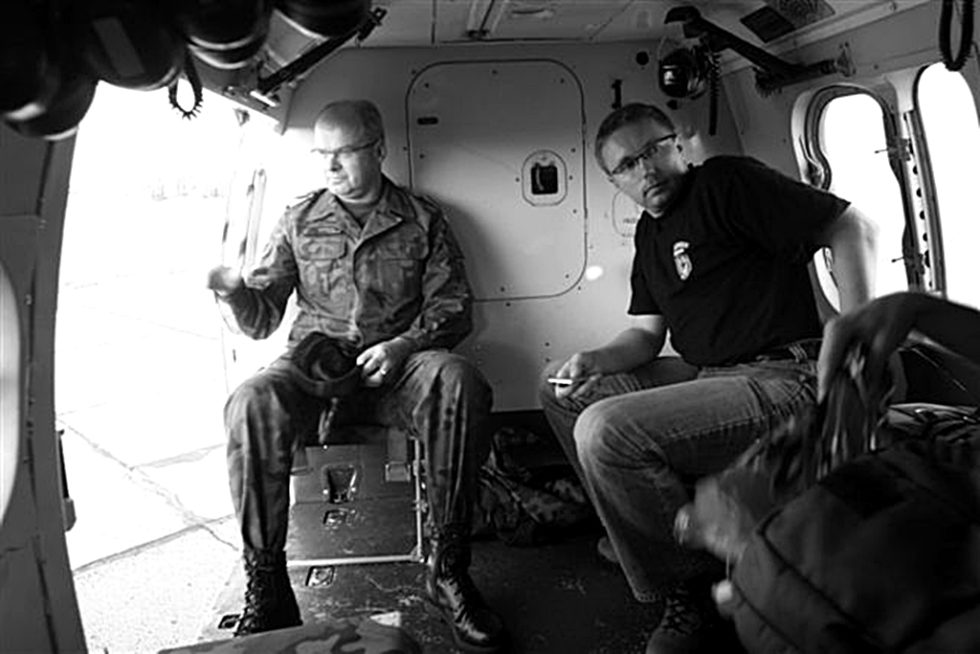 2007 r. Gen. Waldemar Skrzypczak i Jarosław Rybak w śmigłowcu. Fot. Jarosław Wiśniewski