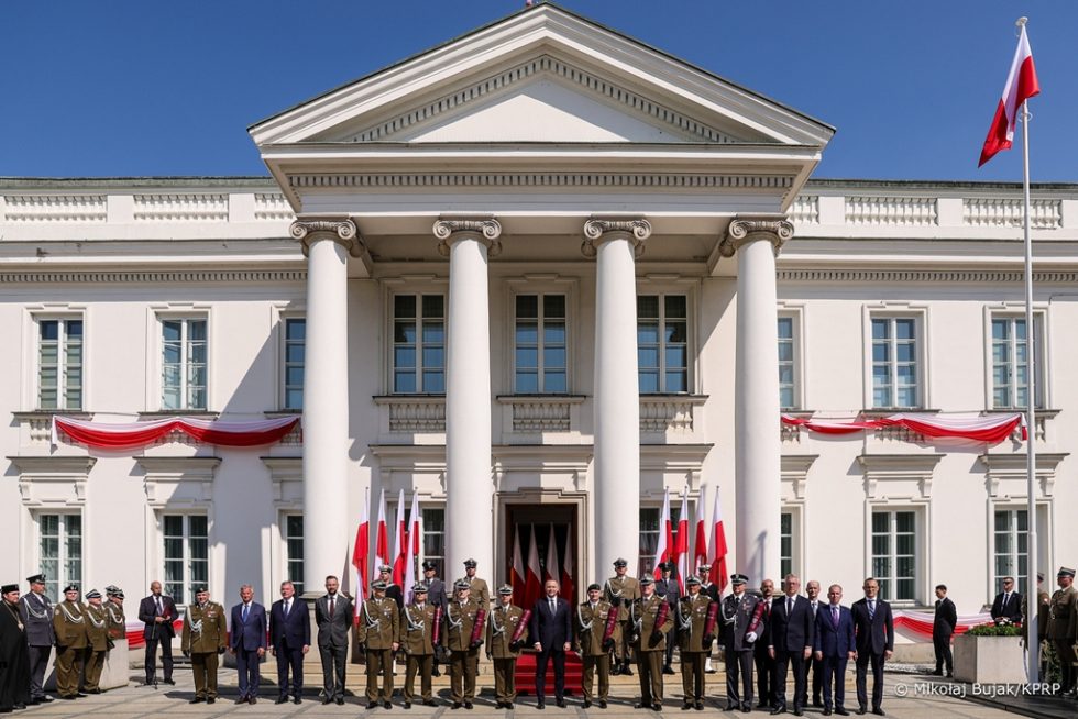 Prezydent RP i Minister Obrony Narodowej z awansowanymi 14 sierpnia 2025 r.