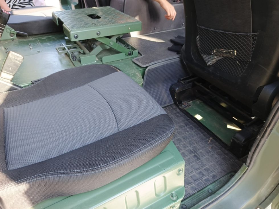 Nowiuteńkie siedziska w polskim pojeździe.