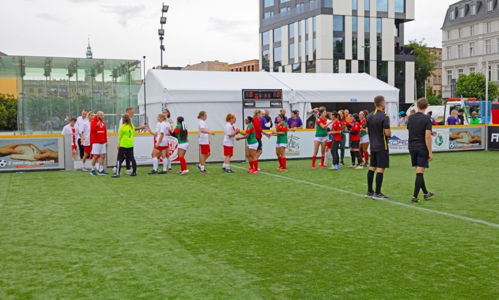 Bezdomni – Wrocławski Turniej w Piłce Nożnej Ulicznej Bezdomnych.