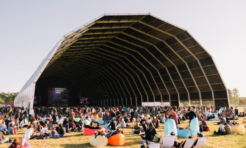 Scena Open’er Festival zbudowana na bazie hali FRS.