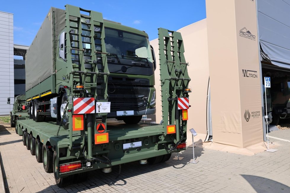 Zestaw do transportu pojazdów o wadze do 67,5 t. Fot. REKORD GROUP.