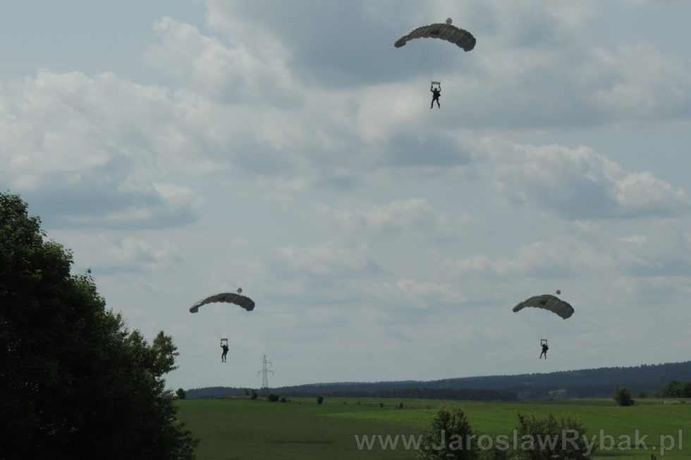 Szkolenie spadochronowe specjalsów z Lublińca.