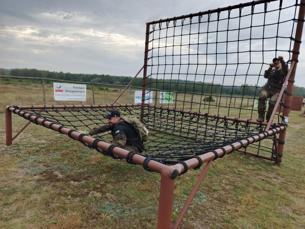 Pod sam koniec biegu należy pokonać tor przeszkód.