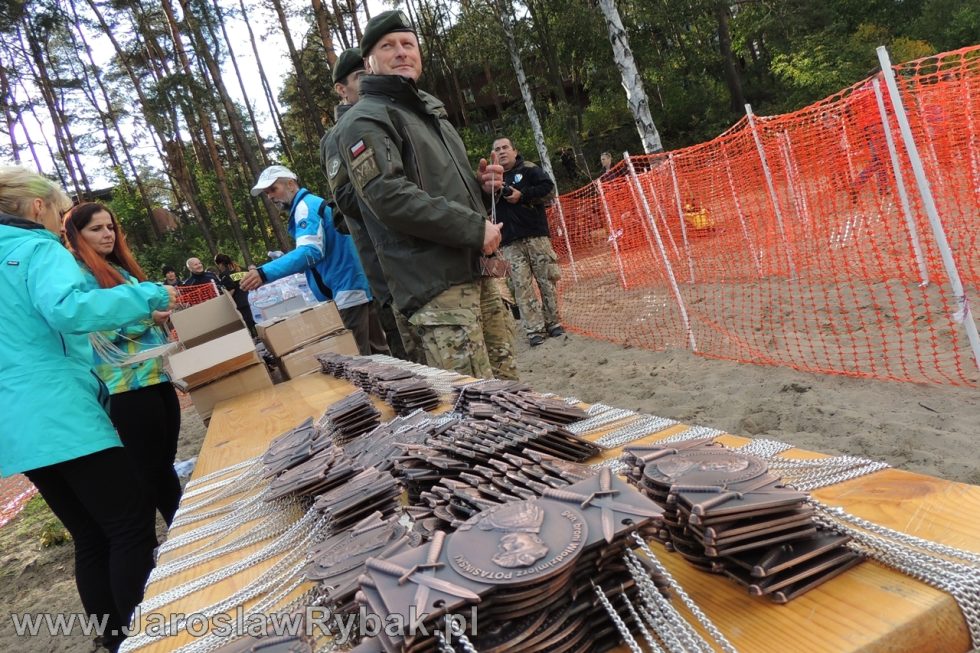 W 2016 r. medale wręczał gen. bryg. Jerzy Gut – dowódca Wojsk Specjalnych.