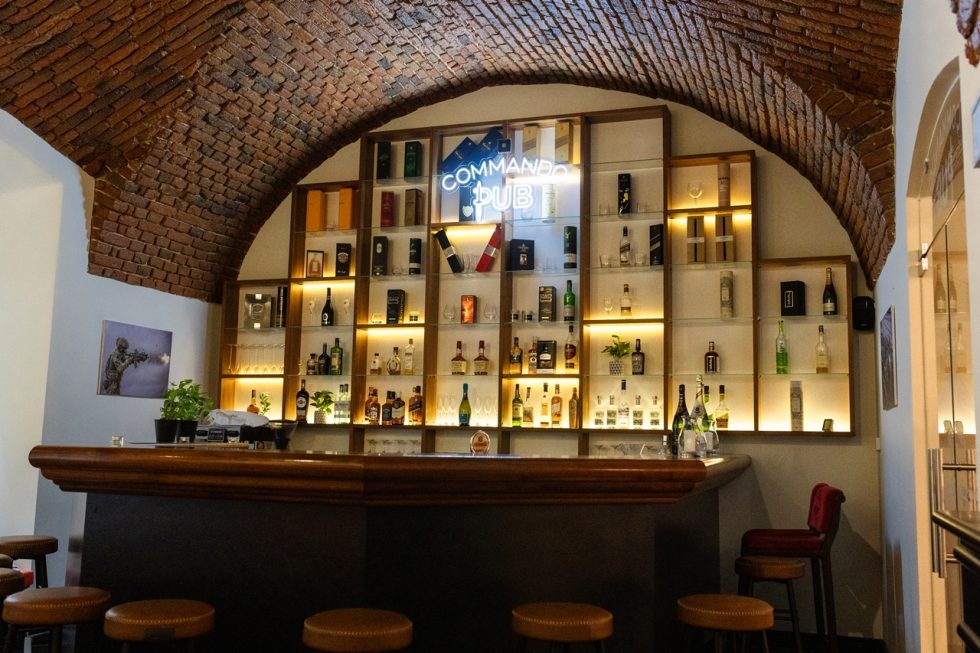 Wnętrza „Commando Pub” w Lublińcu.