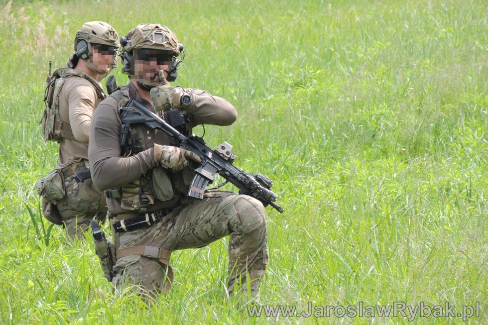 Żołnierze z JWK na poligonie.