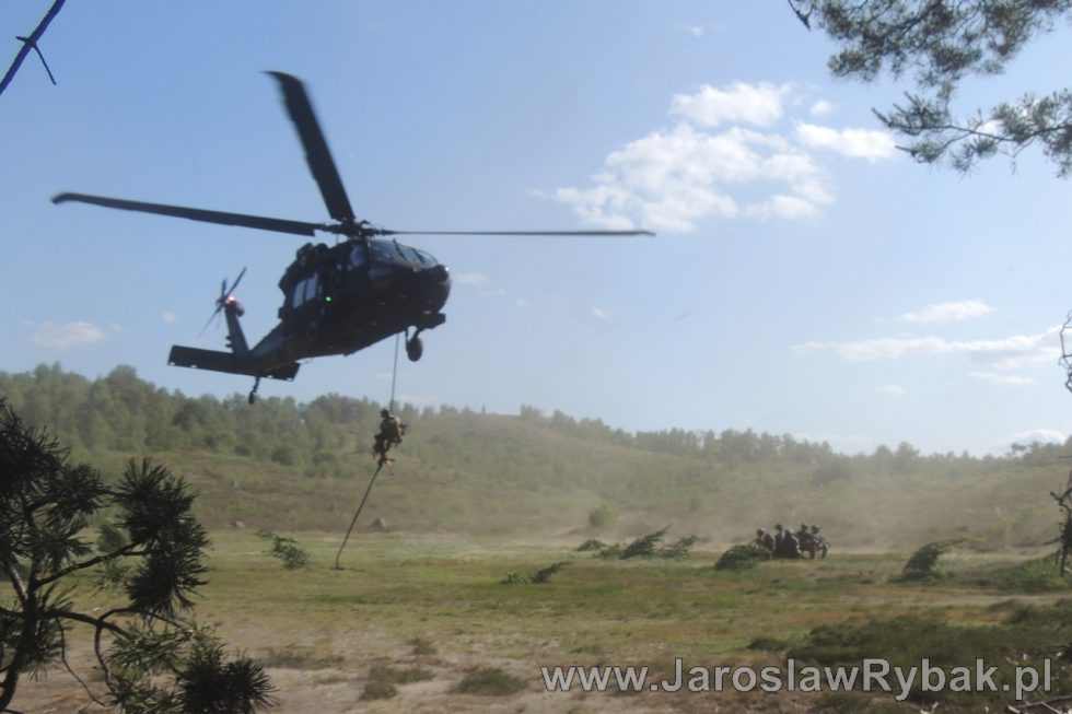 Żołnierze z JWK na poligonie.