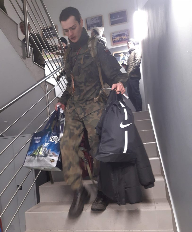 Tłum stojący w kolejce po legitymacje Wielkiego Szlema Komandosa. Fot. Zbigniew Rosiński.