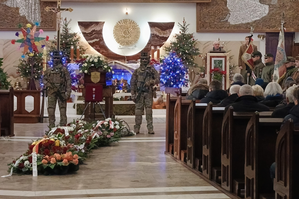 Asysta honorowa z Jednostki Wojskowej Komandosów z Lublińca.